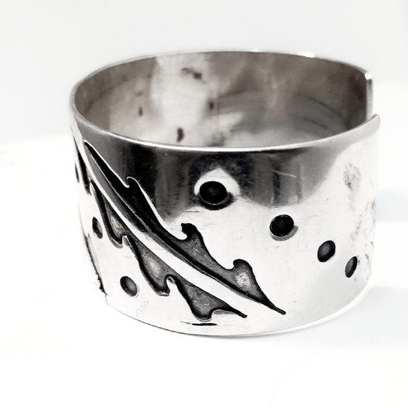 Vintage Heavy Etched Sterling Silver Native American Cuff Bracelet - Picture 7 of 8